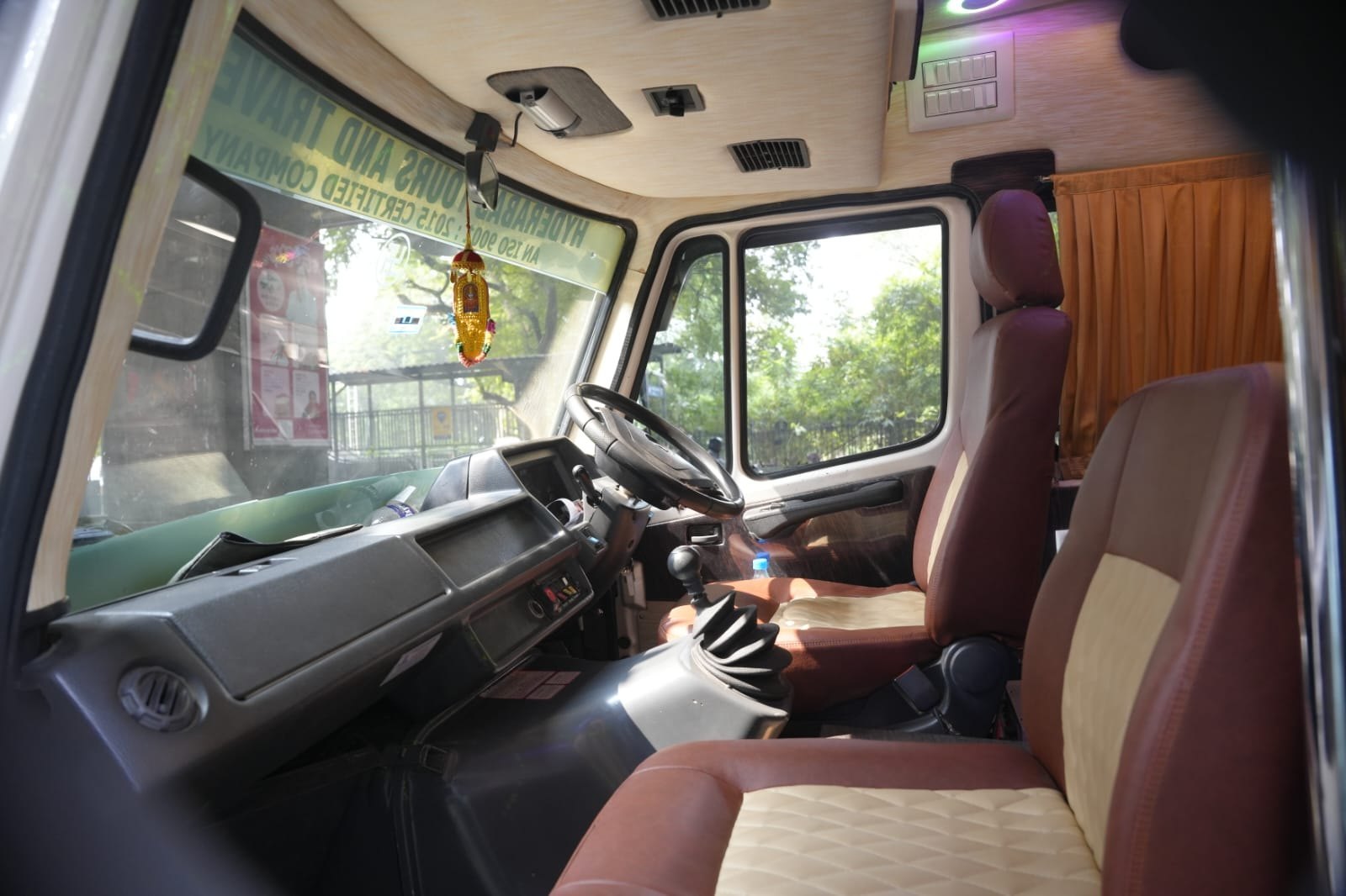 20 Seater Tempo Traveller On Rent Ahmedabad